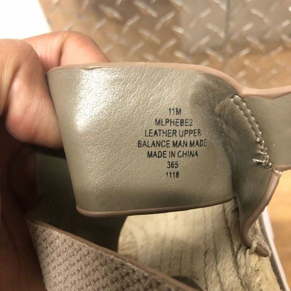 MARC FISHER IOB - PHEBE 2 BEIGE SUEDE SANDALS Size 11, MSRP $140 - Picture 6 of 9